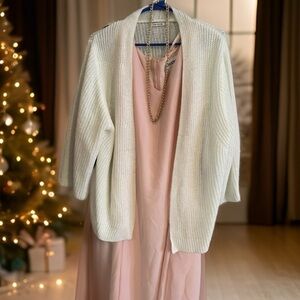 Simply gorgeous cardigan. Neutral!​​​​